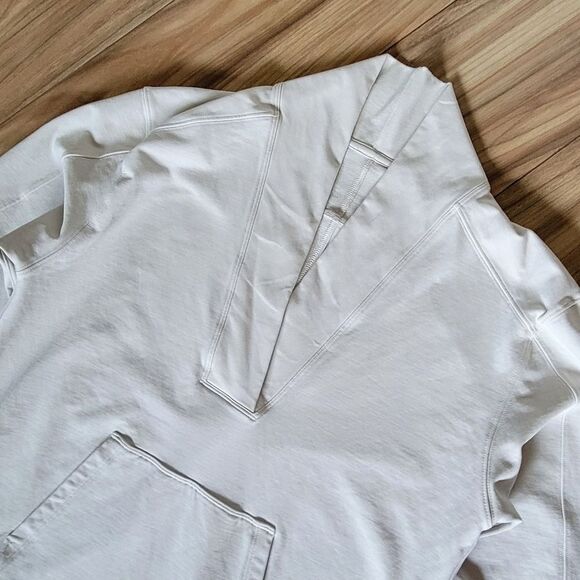 Lululemon LA Oversized Long Sleeve V-neck Hi Low Tunic Pullover in White Opal - Picture 6 of 13